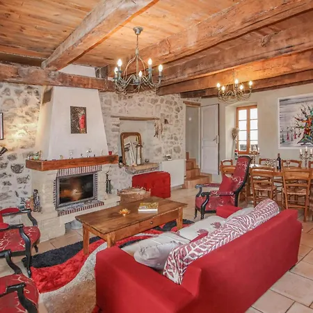 Holiday home Stunning In With Kitchen *