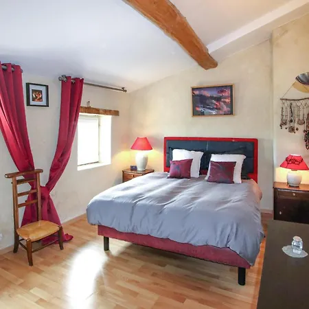 Holiday home Stunning In With Kitchen