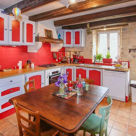 Holiday home Stunning In With Kitchen *