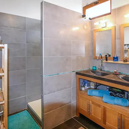 Holiday home Stunning In With Kitchen *