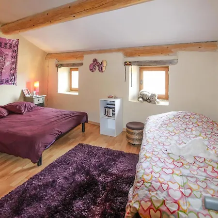 Holiday home Stunning In With Kitchen *